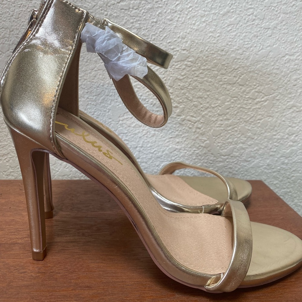 Lulus gold heels. Minor defect in right heel. But you can’t really notice it